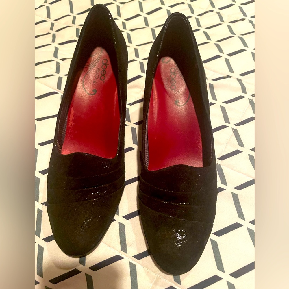 Abeo orthopedic heels. Worn 2-3 times. Smoke-feee home.